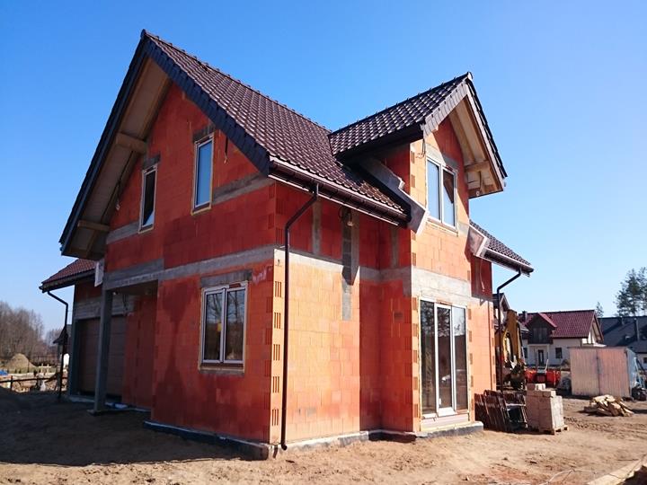 Dom z dachówką ceramiczną